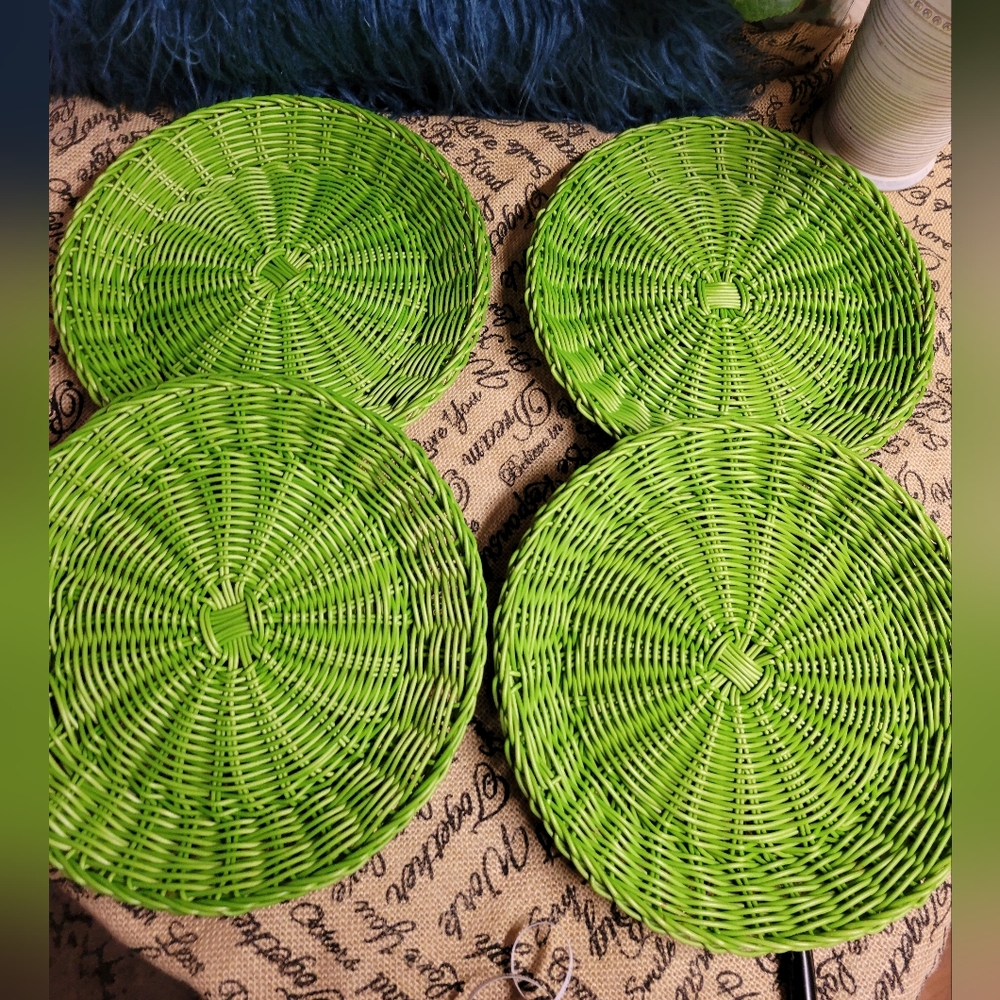 Wicker lot of 4 green paper plate baskets pretty lime green color